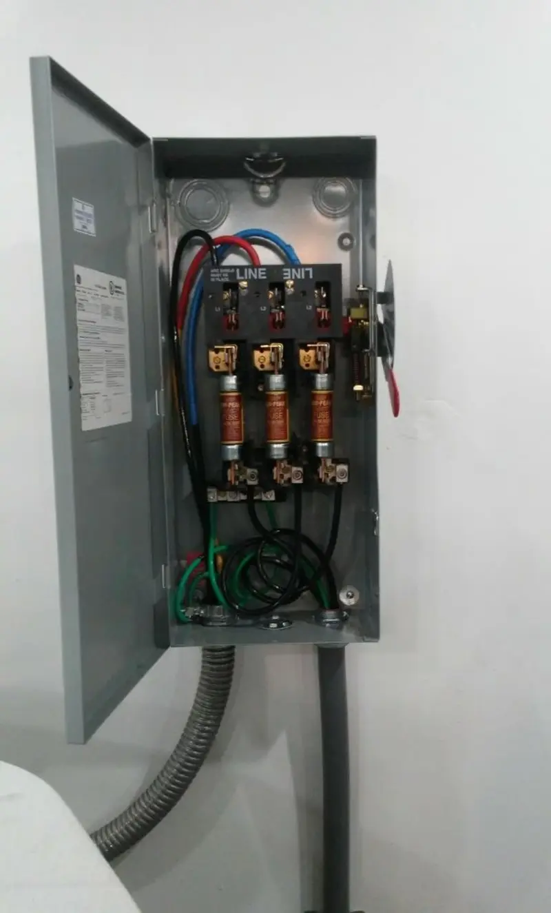 Three-phase disconnect switch installed for Smoke Detector Installation in Connerton